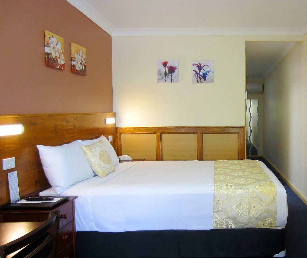 Highway Motor Inn Taree Bagian luar foto